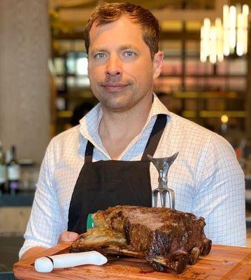 Henrique Huyer, the founder of H&H, personally served us delicious beef short ribs!