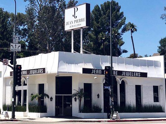 Jean Pierre Jewelers located on the corner of Canoga and Ventura in Woodland Hills, your GIA trusted, full-service, local jewelry store.