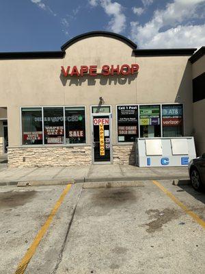 Vape shop exterior picture.