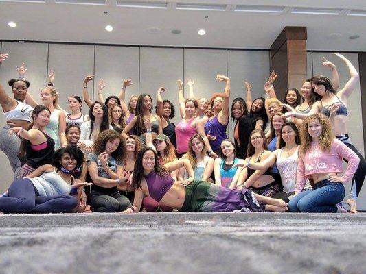 Work It owner Michelle teaching Bellydance at PoleCon