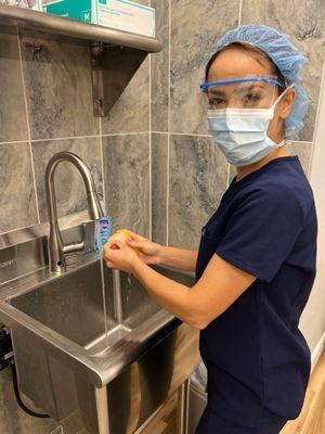 Dr. Ghorab scrubbing in for facial plastic surgery! Our most popular surgeries: eyelid lift, facelift/neck lift, rhinoplasty, & fat grafting