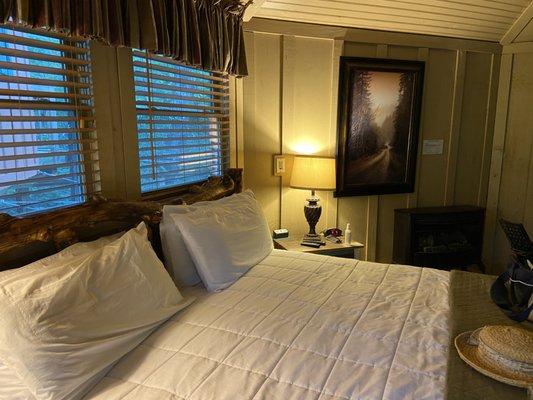 King sized bed - Treehouse room 55 has a huge jacuzzi tub, electric fireplace and a small balcony with panoramic views