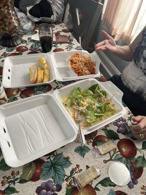 Spaghetti with garlic toast Side salad