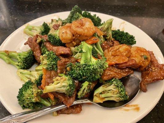 Beef and broccoli (add shrimp)