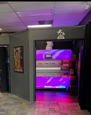 The New KBL HybridSun P9 is tanning and red Light therapy combined in a convenient 10 minute super bed. Rejuvenate collagen while you tan!