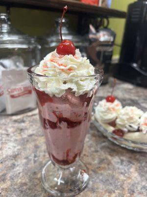 Strawberry Ice Cream Sundae - Bluebell Ice Cream