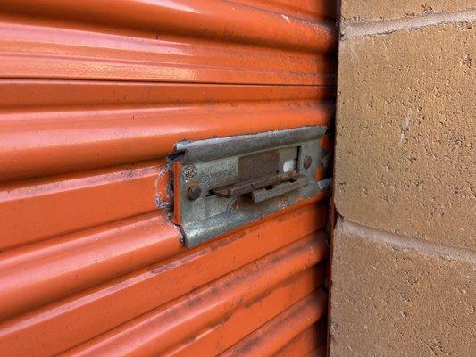 Rusted unit locking mechanism with bolt on outside.  Easy to remove by hand!