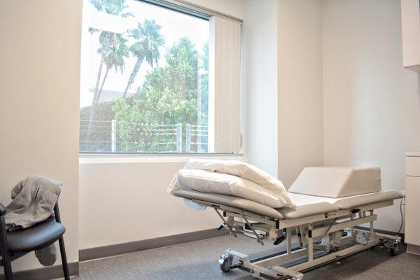 8 private treatment rooms provide privacy and protect for HIPAA confidentiality