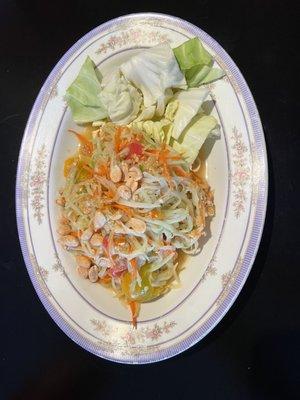 Green papaya salad with peanuts, vegetarian