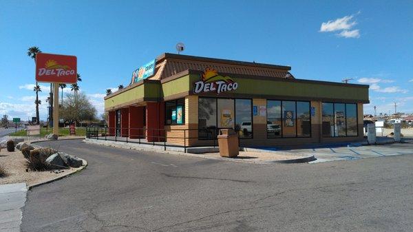 This is the entirety of this Del Taco, as seen from the parking lot, with the exit drive from the drive through at the front left.