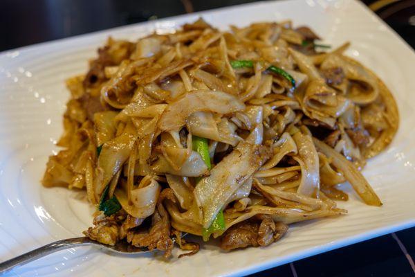 干炒牛河 Tossed Fried Flat Rice Noodle with Beef