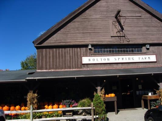 Store across the street from the apple picking entrance and parking lot