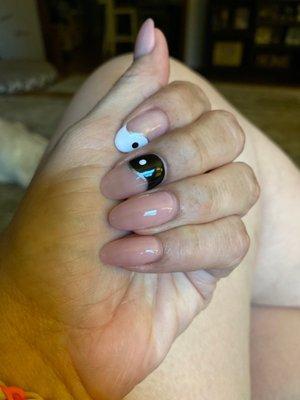 Yin yang nails