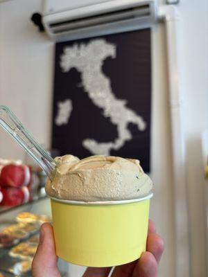 espresso stracciatella & pistachio in medium cup