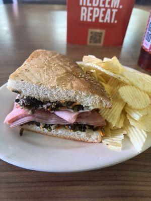 1/4 Ham & Salami Muffaletta Special (630-1060 cal)