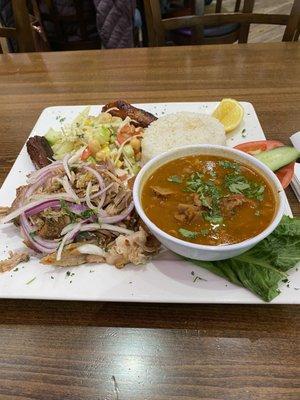 Sopa de pesuña y pernil