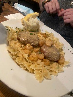 Crabcakes & Shrimp Alfredo