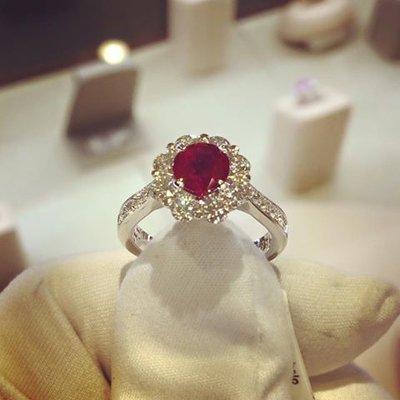 Ruby and diamond ring in 18k