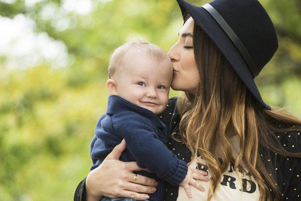 family photography, mother and baby outdoors