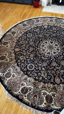 Beautiful round oriental rug