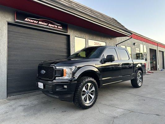 Brand New 35x12.50R20 and 3" leveling kit with a wash detail as well