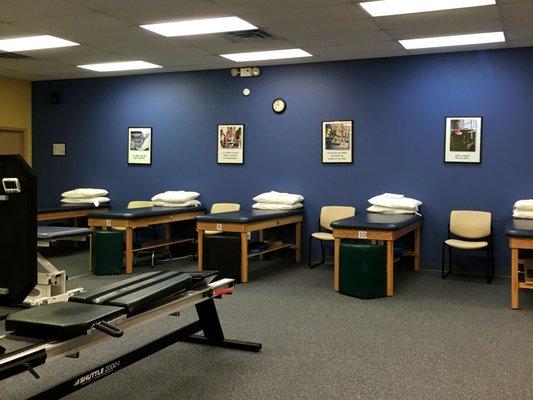 Green Oaks Physical Therapy Bedford treatment beds