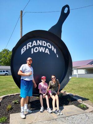 Iowa's LARGEST frying pan!! :-O