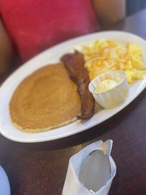 Pancake, scrambled eggs w/cheese and bacon (kids plate)