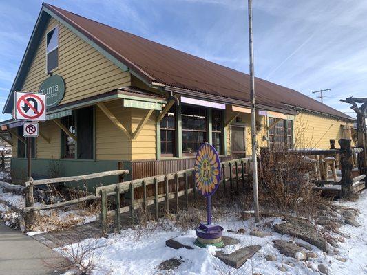 The eclectic folksy exterior of Zuma natural groceries