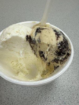 Arroz scoop and Cookies & Cream scoop