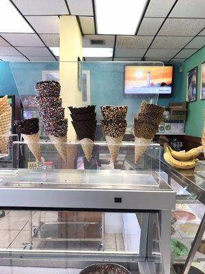 Handed dipped waffle cones