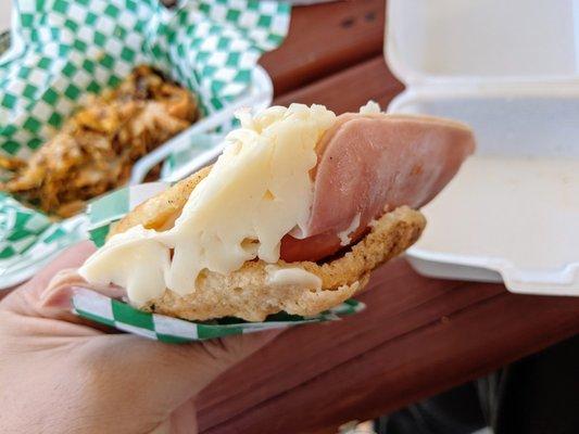 Arepa de Jamon + Queso