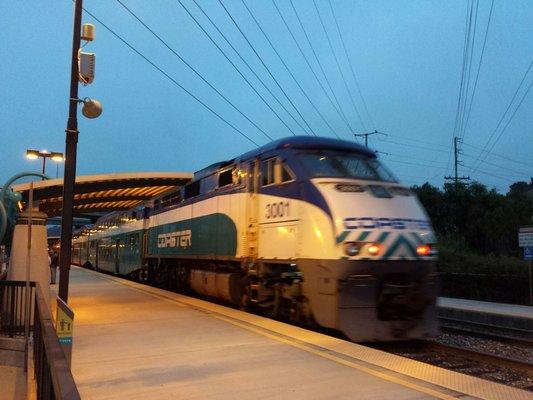 5:35 am Southbound Coaster from Sorrento Valley