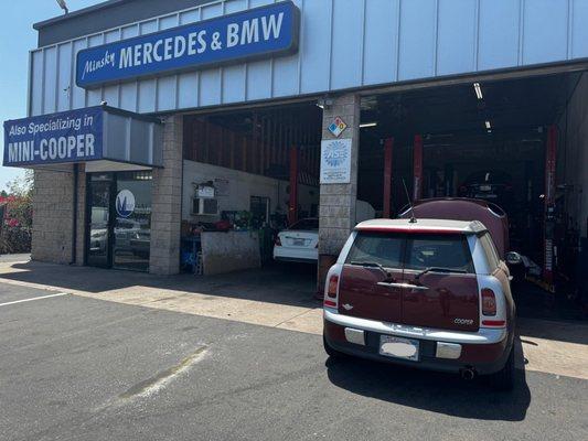 Professionalism is key at our San Diego shop. Your Mini Cooper gets top-tier care, ensuring peak performance and client satisfaction!