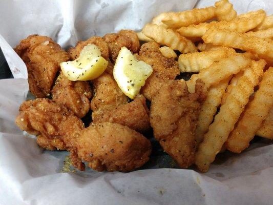 Fresh hand cut, lightly breaded Boneless Chicken and Tenders.  Dipped in any of our signature wing sauces. ***Crowd favorite***