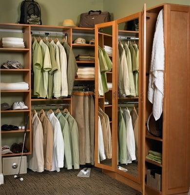 Walk in closet with a 3 way mirror