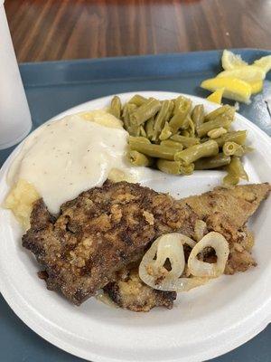 Beef liver and onions. Green beans and mashed potatoes and gravy. Super yummy! Just like grandma made.