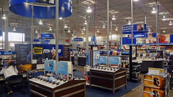 Best Buy Everett Mall Interior 2 -- Cell / smartphone section.