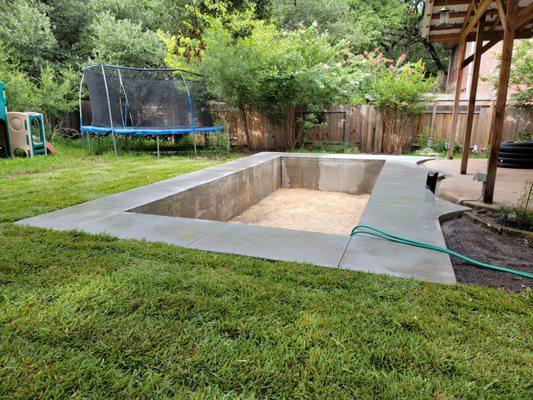 Round Rock, TX - Recessed Concrete Spa Concrete Walls and sidewalk