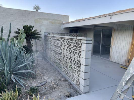 Venetian breeze block wall with 8" columns