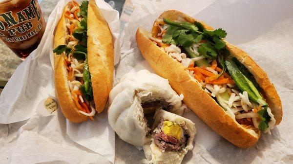 Delicious chicken and veggie bahn mi with bahn bao.