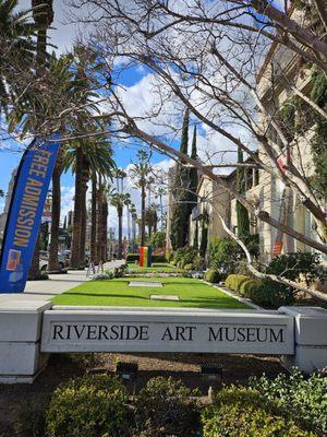 Riverside Art Museum Sign