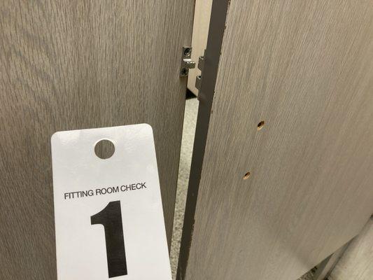 Fitting room has no door knob nor lock