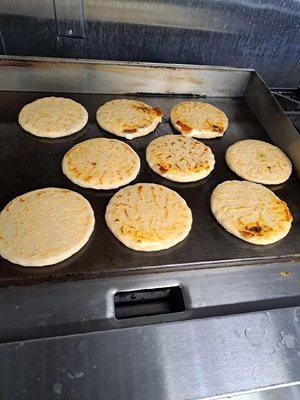 RICAS PUSAS, REVUELTAS , CHICHARRON , FRIJOL CON QUESO, ETC