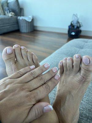 Taupe colored gel on toes!