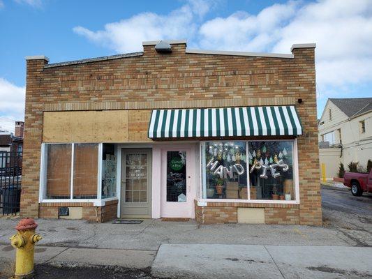 Carter & Rye on the right hand side of the building with the pink door