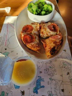 Kids deep dish pepperoni, broccoli and applesauce (prepackaged)