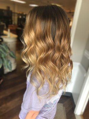 Warm fall balayage by @hairbyarianahagen