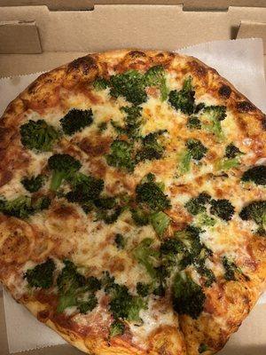 Neopolitan pizza with broccoli