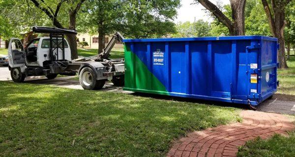 Heartland Recycling Services rents affordable roll-off dumpster rentals! CALL Now! 316.351.7114 https://www.heartlandrecyclingservices.com/